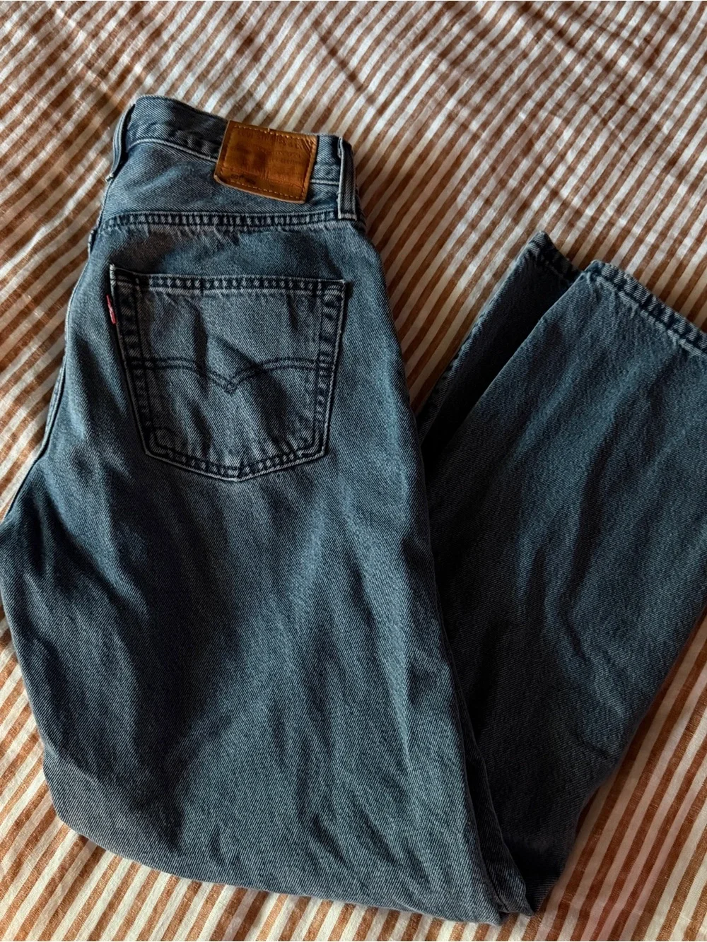 Levi's Women's Black Wash Straight Leg Jeans